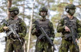 Latvijas armija svin 106. gadadienu: aicina ikvienu pasveicināt karavīru