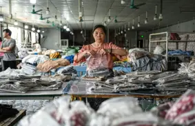 Latvijas iedzīvotāji saskaras ar pieaugošām izmaksām par sūtījumiem no trešo valstu e-komercijas platformām