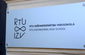 Latvijas jaunie ķīmiķi gūst spožus panākumus Dubaijā: divas bronzas medaļas starptautiskajā olimpiādē