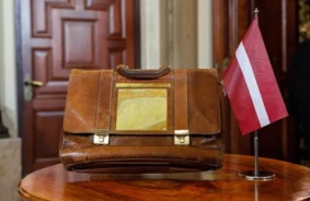 Latvijas nodokļu ieņēmumi pirmajos piecos mēnešos pārsniedz plānu – piesardzīga cerība nestabilā ekonomikā