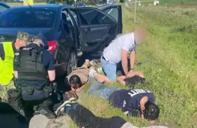 Latvijas pilsonis aizturēts Polijā par piecu afgāņu mēģinājumu nelegāli ievest Vācijā: brīdinājums par bīstamām tendencēm