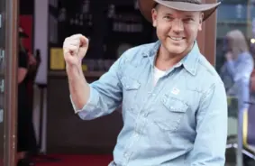 Lauris Reiniks atklāj “Sapni citā Amerikā”: grandioza pirmizrāde pulcē draugus un slavenus viesus