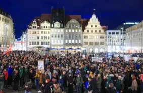 Leipcigā simtiem cilvēku protestē pret kanclera Šolca izteikumiem par migrāciju