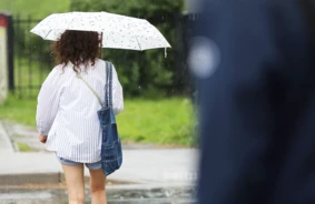 Lietains, taču silts jūnija noslēgums: Piektdien Latviju šķērsoja lietus mākoņi