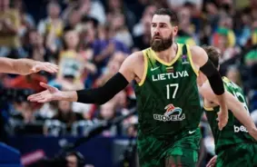 Lietuvas basketbola izlases drosmīgā pārbūve: Kurtinaiša izvēles bez Saboņa un Buzeļa, dodot priekšroku vietējiem talantiem "EuroBasket 2025"