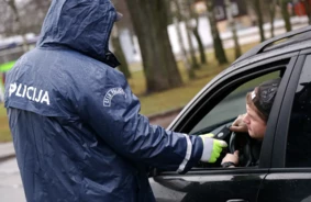Līgo un Jāņu svētki uz ceļiem: Cerīga tendence dzērājšoferu skaitā, bet bezatbildības ēna joprojām klīst