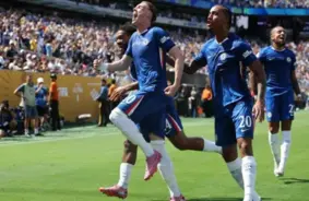 Londonas "Chelsea" dominējoši triumfē FIFA Klubu pasaules kausā, sagraujot PSG jau pirmajā puslaikā