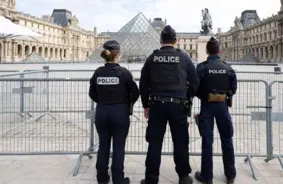 Luvras muzejs satriekts: Nenotvertie zagļi pārvērš Francijas dārgumu zādzību par nacionālu traģēdiju