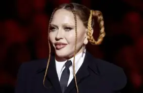 Madonna nākamgad izdos jaunu deju mūzikas albumu un atgriežas pie Warner Records