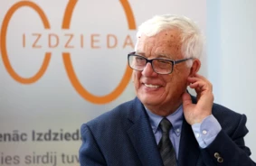 Maestro Raimonds Pauls atklāj: Kādreiz Jāņos "taisījām lielos ļembastus", šogad mierīgi Baltezera krastā?