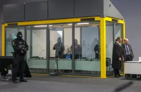 Magdeburgā sākās tiesas prāva pret Ziemassvētku tirgus uzbrukuma aizdomās turēto