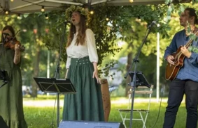 Maģiskais Ieskandinājums: Grupa "Jōra" Izdod Dabas Piesātinātu Jāņu Dziesmu "Vusa loba Juoņa zuole"
