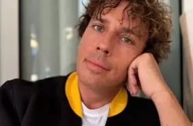 Maksima Galkina Greznā 49. Dzimšanas Diena Kiprā: Ģimenes Osta un Neatkarības Simbols