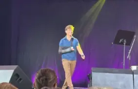 Maksims Galkins Jūrmalā iekļūst dramatiskā autoavārijā: smaga rokas trauma neaptur mākslinieka garu