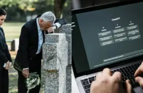 Mākslīgais intelekts raksta nekrologus: Cinisma triumfs vai neizbēgama nākotne?