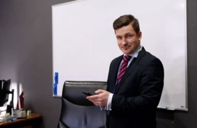 Māris Zviedris Ceļā uz CVK Stūri: Koalīcija Saredz Pieredzi un Spēju Atjaunot Uzticību Pēc Vēlēšanu Ķibelēm