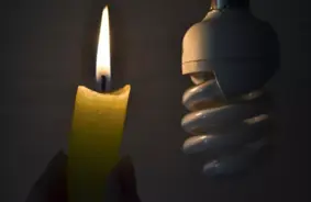 Masīvs Elektroapgādes Pārrāvums Pārsteidz Čehiju: Tūkstošiem Iedzīvotāju Paliek Bez Elektrības un Transporta Kolapsa Skavās