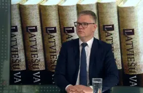 Masveida pedagogu aiziešana Rīgas 13. vidusskolā: vicemērs Ķirsis situāciju dēvē par normālu procesu