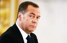 Medvedevs atbild uz Trampa ultimātu: Kremļa draudi ar tiešu konfrontāciju eskalē spriedzi