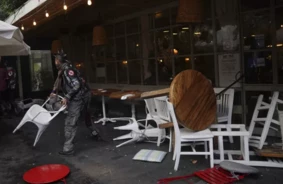 Mehiko izceļas vardarbīgi protesti pret tūrismu un ģentrifikāciju, saasinoties spriedzei par mājokļu krīzi