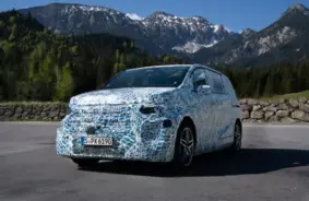 Mercedes-Benz VLE: jauns elektriskais minivens pārvar vairāk nekā 1100 km un gatavojas nākotnei