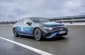 Mercedes-Benz ar cietvielu baterijām pārraksta elektromobiļu vēsturi: 1000 km ar vienu uzlādi