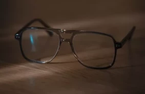 Meta Atver Nākotnes Logu: Mākslīgā Intelekta Viedbrilles Mainīs Mūsu Realitāti ar Oakley un Prada Pieskārienu