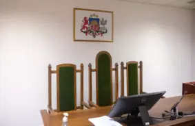 Ministre nekomentē miljardiera aicinājumu sākt kriminālprocesu: kas slēpjas aiz klusuma sienas?