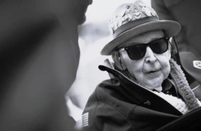 Mūžībā aizgājis leģendārais Otrā pasaules kara veterāns un TikTok zvaigzne “Papa Jake” 102 gadu vecumā
