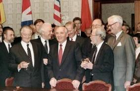 NATO Paplašināšanās Mīts: Kā Kremļa Falsifikācija Kropļo Vēsturi un Apdraud Eiropas Drošību