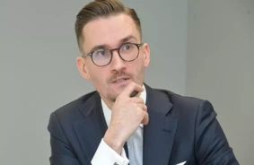 Nepiekrītu terminam “viltus ziņas”: Riharda Bambala skarbā analoģija par valodas lomu informatīvajā karā