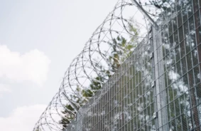 Nerimstošais hibrīdspiediens: 71 migrants mēģina nelikumīgi iekļūt Latvijā, atturēto skaits pārsniedz 6400 šogad