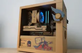 Neticami detalizēts: Reddit lietotājs no kartona radījis Genshin Impact spēļu datoru