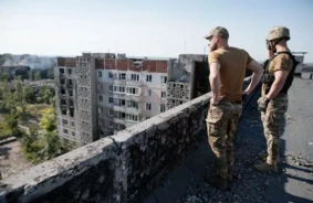 Nežēlīga nakts Harkivā: Krievijas aviācijas bumbu un raķešu uzbrukumi sēj postu un teroru