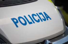 Nežēlīgs uzbrukums Ventspilī: spēriens sejā atstāj vīrieti bez samaņas, policija meklē vainīgo