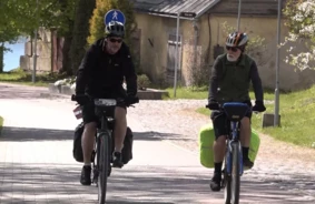 No Zilupes līdz Liepājai pret vēju: Draugu episkais velobrauciens cauri Latvijai