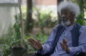 Nobela prēmijas laureātam Volem Šoinkam anulēta vīza uz ASV