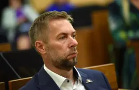 Normunds Līcis Pārliecinoši Pārvēlēts par Saulkrastu Mēru: Stabilitāte un Jaunas Attīstības Vējš Vidzemes Piekrastē