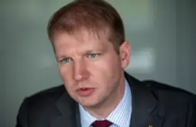 OIK atmaksas dilemmas priekšā: sabiedrības taisnīguma alkas un ministra divējādā atbilde