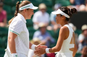 Ostapenko un Sji sasniedz Vimbldonas dubultspēļu pusfinālu