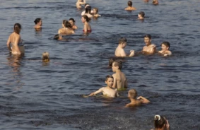 Otrdienā Latvijai tuvojas vasarīga svelme: Kurzemē gaidāmi +28 grādi un izaicinājumi veselībai