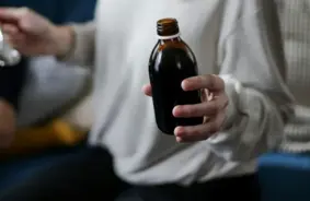 PVO izsludina globālu brīdinājumu: dzīvībai bīstami klepus sīrupi nonākuši apritē