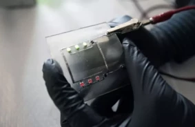 Pašatjaunojošās šķidrā metāla plates: Revolūcija elektronikā un cīņā ar e-atkritumiem