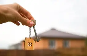 Pašnodarbinātie un mājokļa kredīts: kā bankas vērtē un ko ņemt vērā