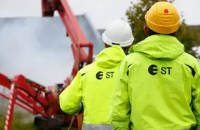 Pēc postošā piektdienas negaisa simtiem mājsaimniecību Latvijā joprojām bez elektrības