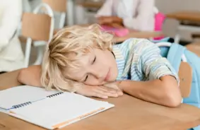 Pēc vasaras brīvlaika: Četri padomi, kā bērniem un jauniešiem atgriezties skolas ritmā ar prieku