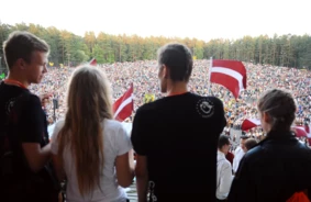 Pēdējā Iespēja Iegādāties Biļetes uz XIII Skolu jaunatnes dziesmu un deju svētkiem: Šodien Publiskajā Tirdzniecībā Nonāk Apmēram 12 000 Neizpirkto Vietu