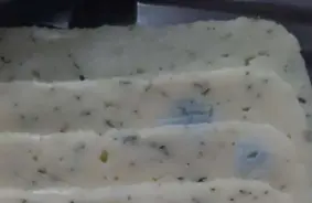 Pēkšņs pelējuma atklājums uz siera: kā rīkoties, lai pasargātu veselību un patērētāju tiesības?