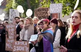 Pie Saeimas protestē pret izstāšanos no Stambulas konvencijas: Cilvēktiesību ceļi šķiras