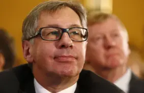 Pjotrs avens vēršas policijā pret ārlietu ministri baibu braži: "putina privātā baņķiera" apsūdzības sprādziens